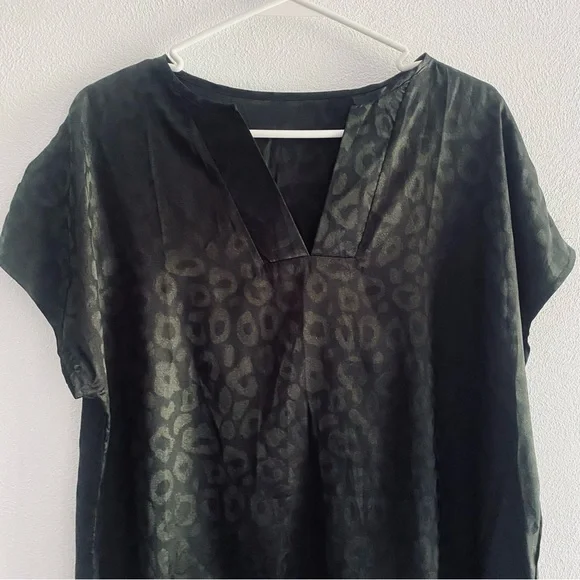 SHEIN black cheetah print blouse - Picture 3 of 7
